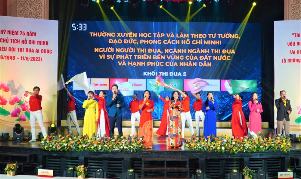 Phần thi của Khối thi đua số 5 tại vòng chung kết. Ảnh: VT