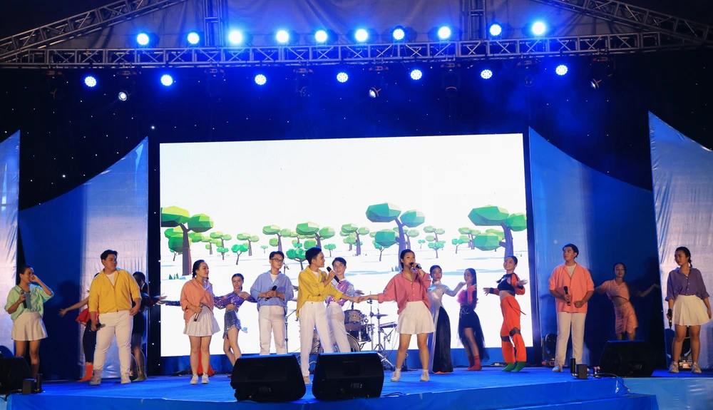 ngay hoi tan sinh vien 1.JPG