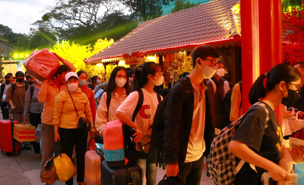 chuyen xe mua xuan 1.JPG