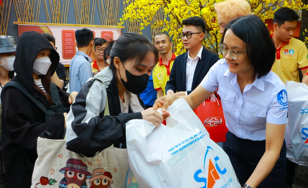 chuyen xe mua xuan 11.JPG