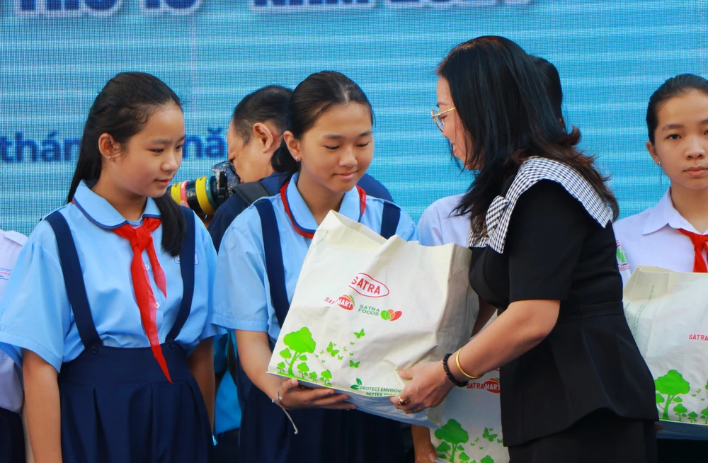 thang thanh nien 3.JPG