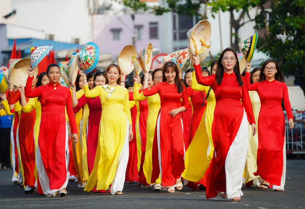 hoi thao quoc phong 8.jpg