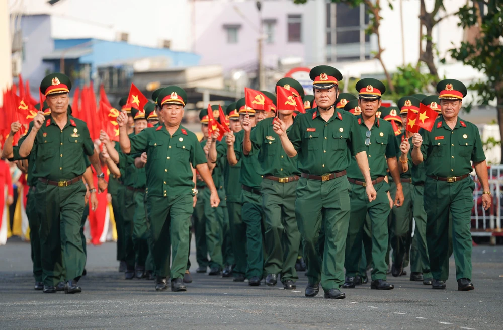 hoi thao quoc phong 9.jpg