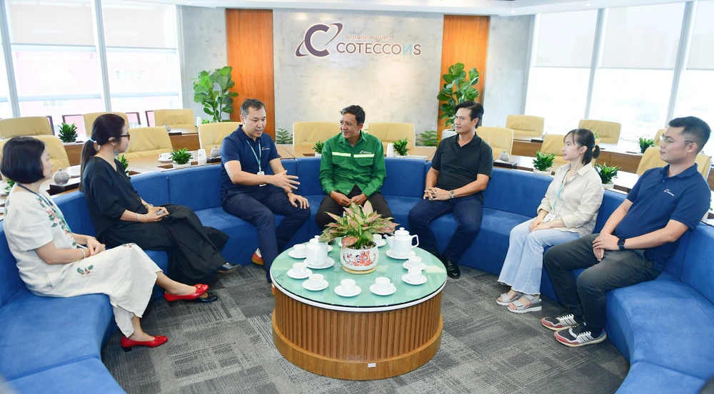 cuu-tai-xe-tren-cau-phu-my (3).jpg