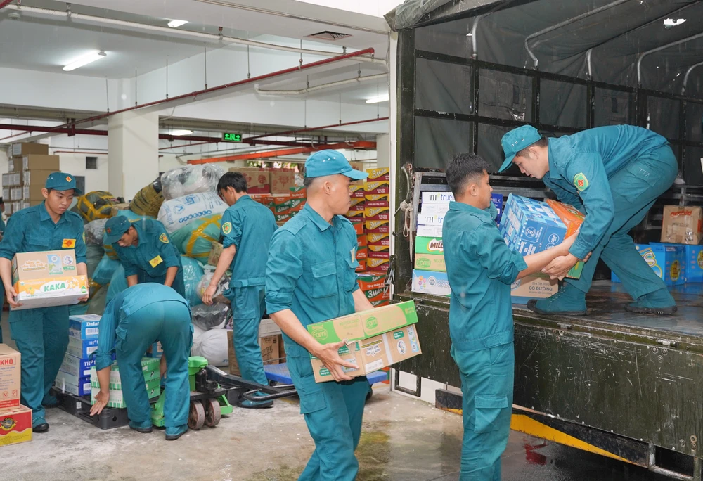 hang-cuu-tro (1).jpg