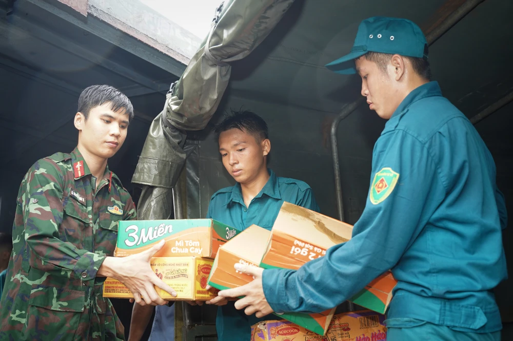 hang-cuu-tro (13).jpg