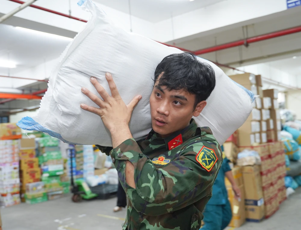 hang-cuu-tro (4).jpg