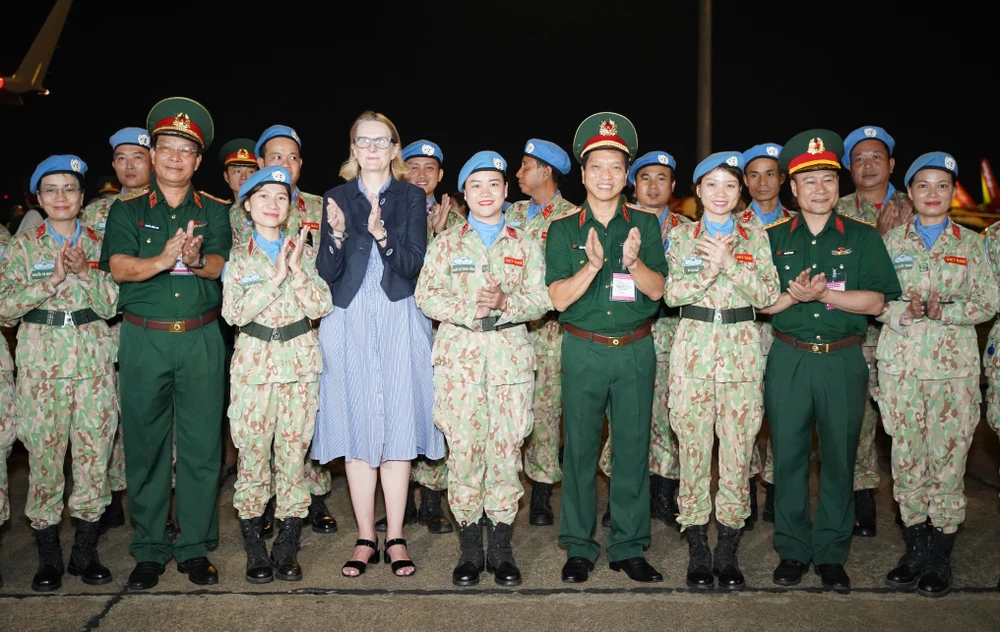 chien-si-mu-noi-xanh (3).jpg