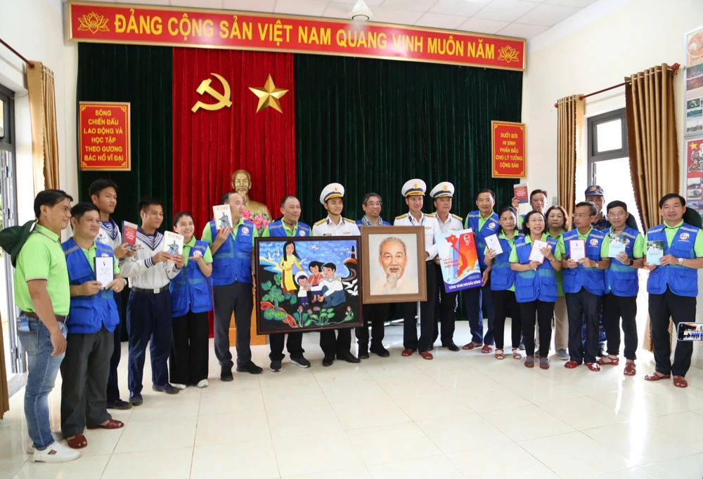 TP.HCM gửi gắm tình cảm đến chiến sĩ, nhân nhân biển đảo Tây Nam