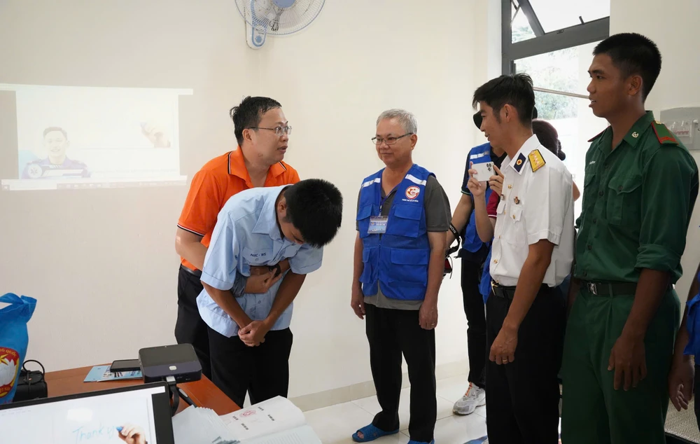 TP.HCM gửi gắm tình cảm đến chiến sĩ, nhân nhân biển đảo Tây Nam