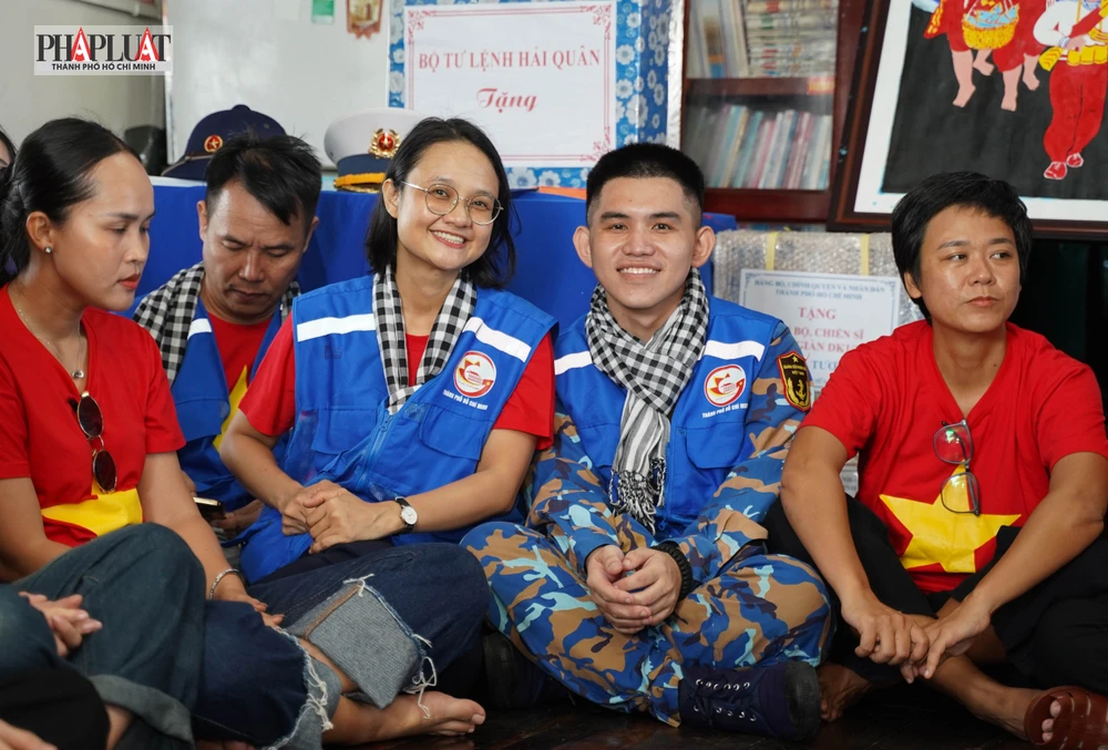 Cán bộ, chiến sĩ Nhà giàn DK1/10 'pháo đài thép' bảo vệ chủ quyền biển đảo của Tổ quốc