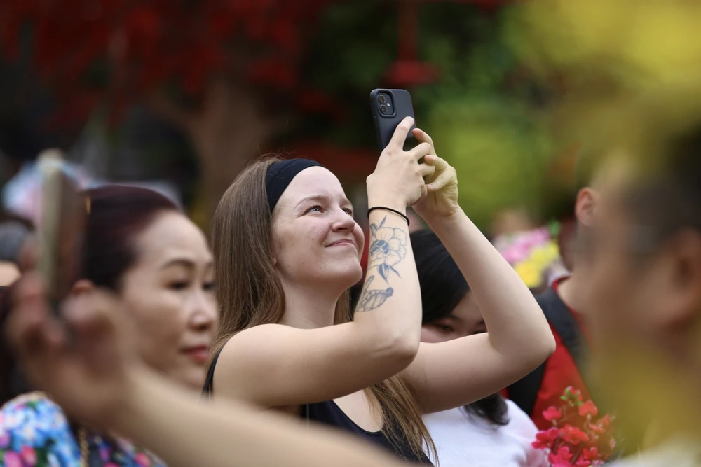 Nàng thơ xúng xính áo dài check-in phố ông Đồ TP.HCM ngày cuối tuần