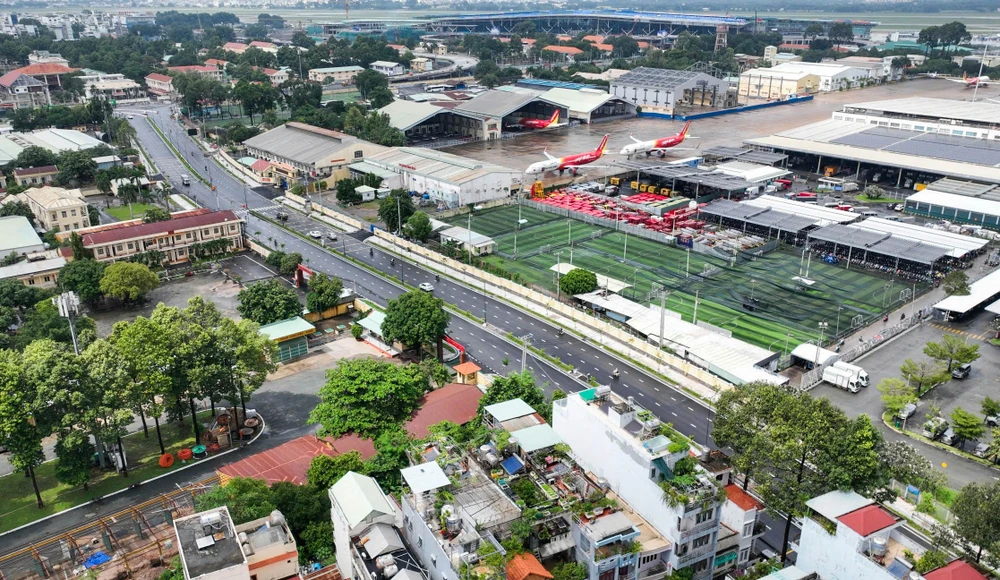 Diện mạo tuyến đường Trần Quốc Hoàng nối sân bay Tân Sơn Nhất trước ngày thông xe