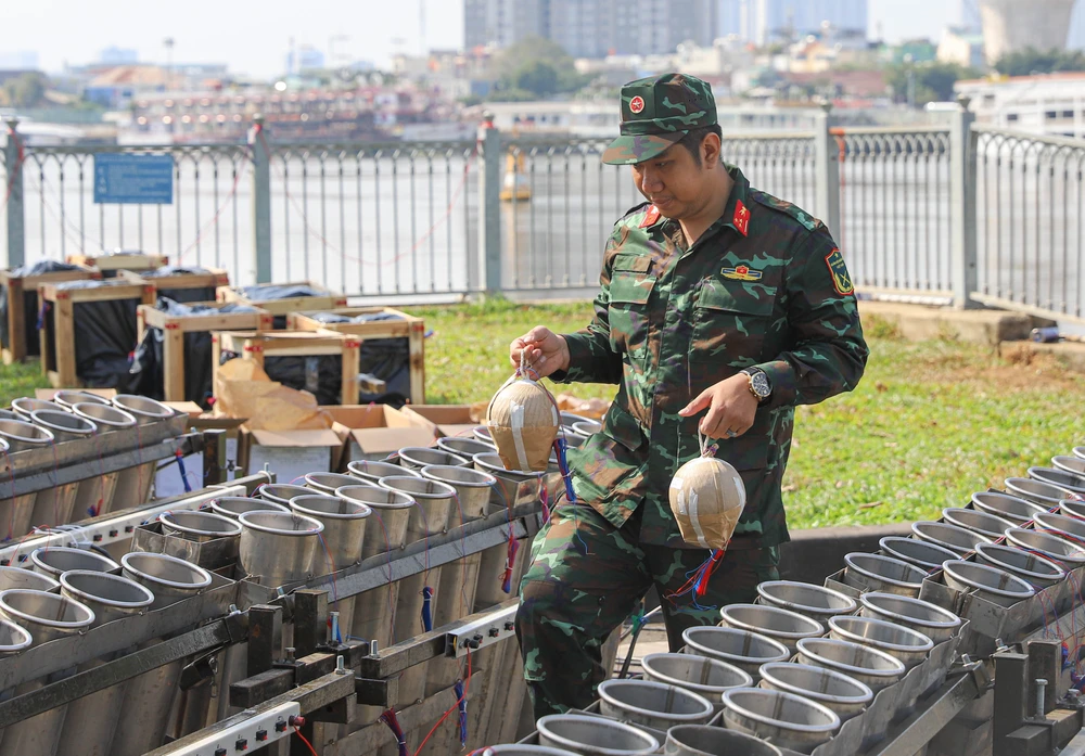 Trận địa pháo hoa tầm cao tại TP.HCM sẵn sàn khai hỏa chào đón năm mới Ất Tỵ 2025