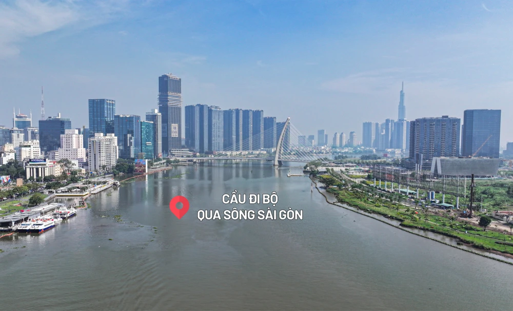 Cau-di-bo-qua-song-Sai-Gon (2).jpg