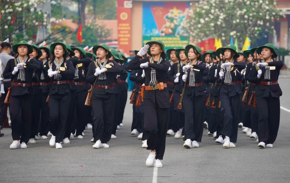Ngắm những ‘bông hồng thép’ tham gia tổng duyệt lễ ra quân huấn luyện tại TP.HCM