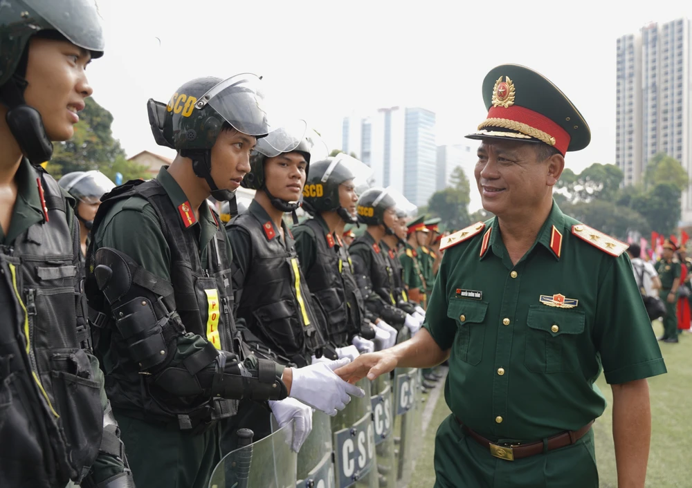 Hình ảnh lãnh đạo Bộ Quốc phòng, Quân khu 7, TP.HCM dự Lễ ra quân huấn luyện 2025