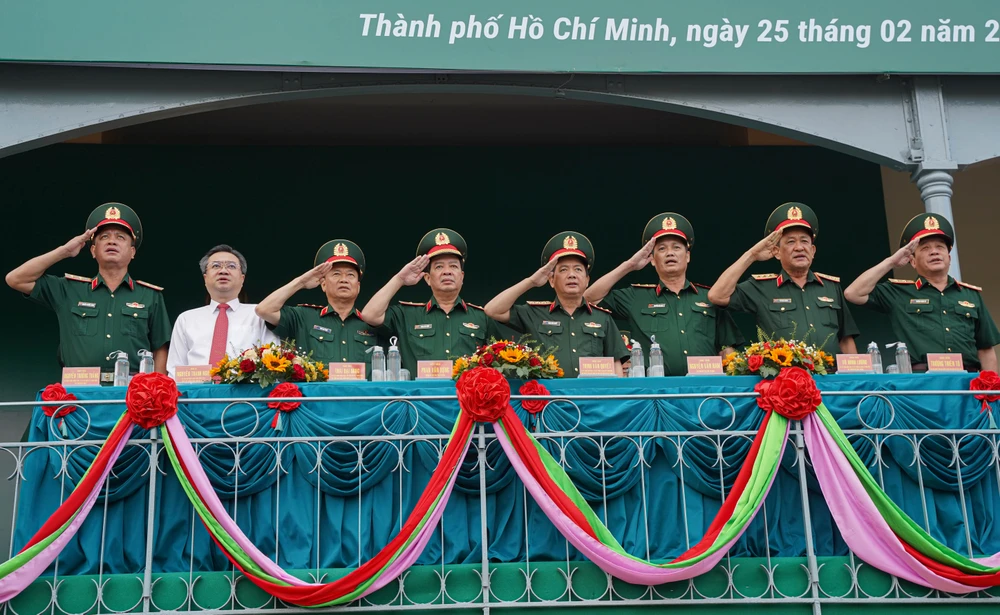 Hình ảnh lãnh đạo Bộ Quốc phòng, Quân khu 7, TP.HCM dự Lễ ra quân huấn luyện 2025