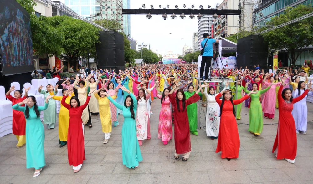 Dong-dien-Ao-dai (14).jpg