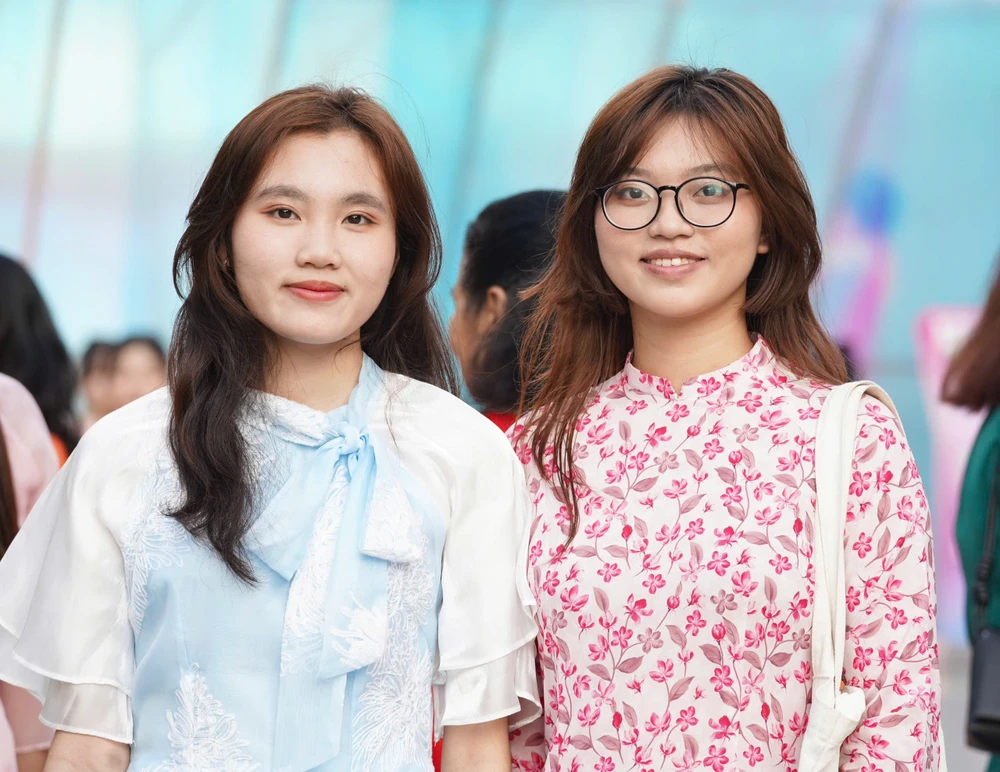 Hơn 3.000 người đồng diễn dân vũ với Áo dài tại TP.HCM