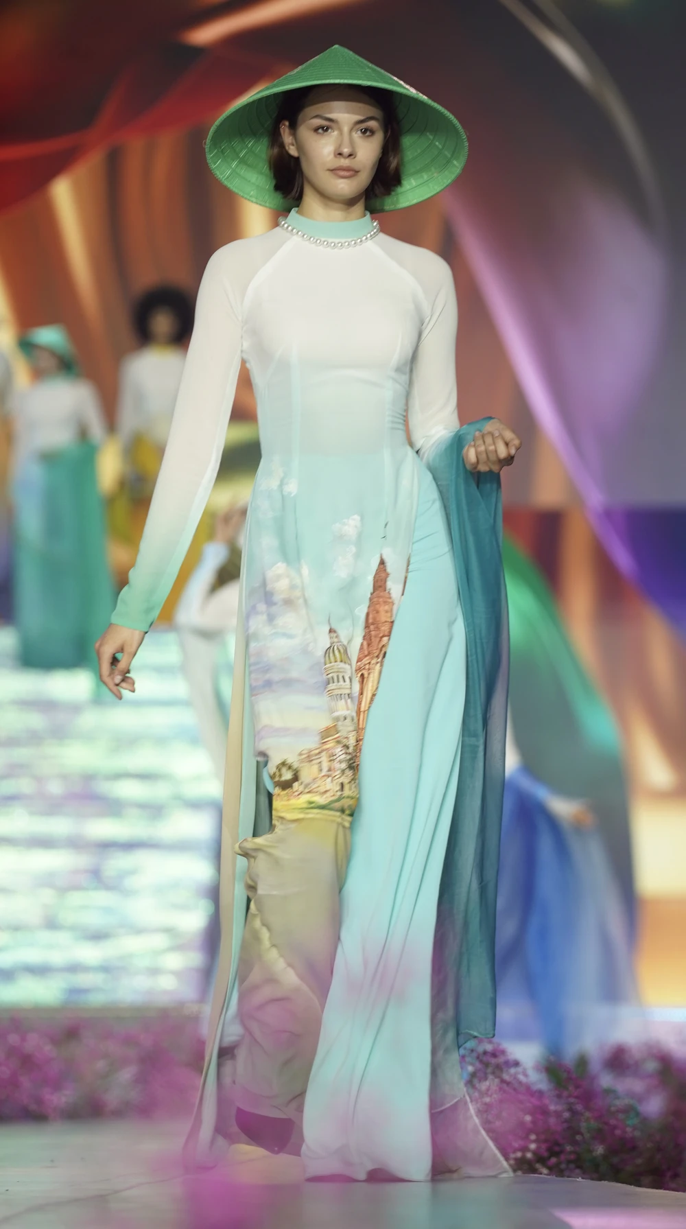 Hàng trăm bộ Áo dài được trình diễn tại Lễ hội Áo dài TP.HCM lần thứ 11