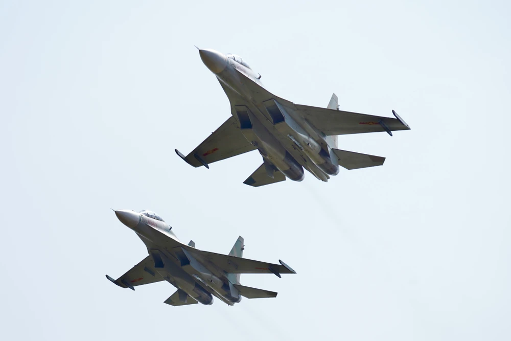 Chiêm ngưỡng màn trình diễn của dàn tiêm kích, máy bay chuẩn bị cho lễ kỷ niệm 30-4