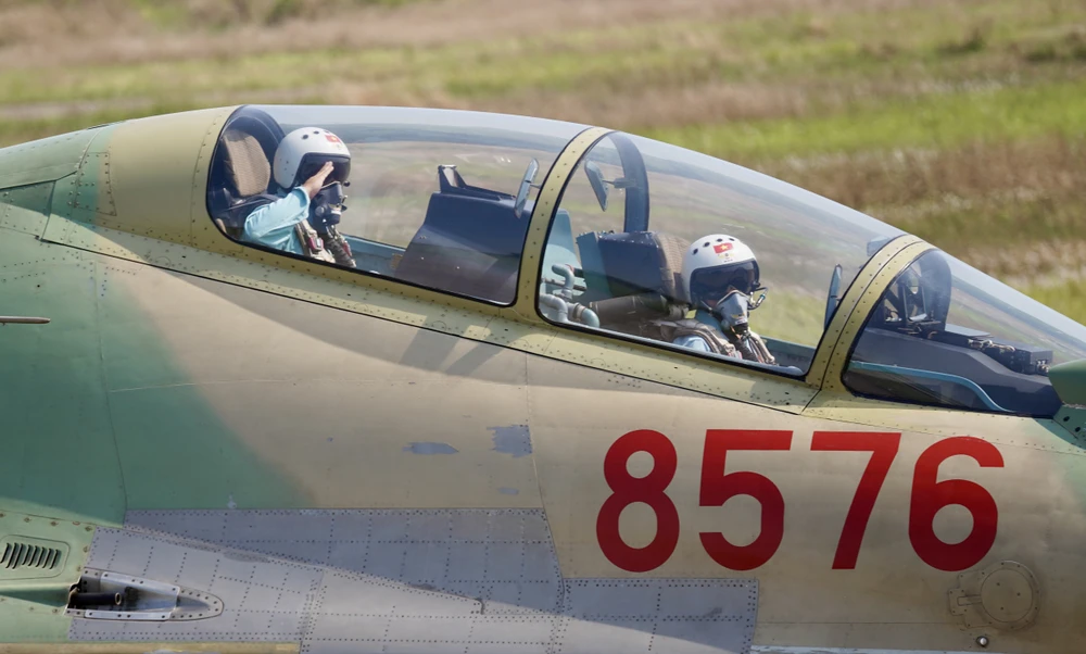 Chiêm ngưỡng màn trình diễn của dàn tiêm kích, máy bay chuẩn bị cho lễ kỷ niệm 30-4