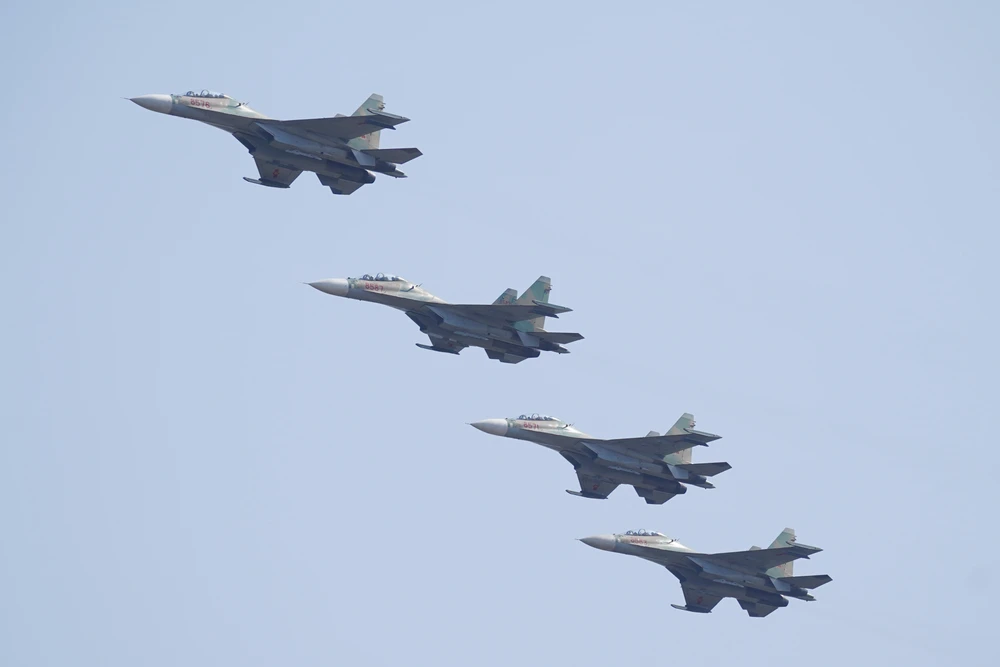 Chiêm ngưỡng màn trình diễn của dàn tiêm kích, máy bay chuẩn bị cho lễ kỷ niệm 30-4