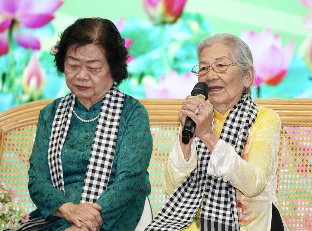 cuu-tu-cach-mang (13).JPG