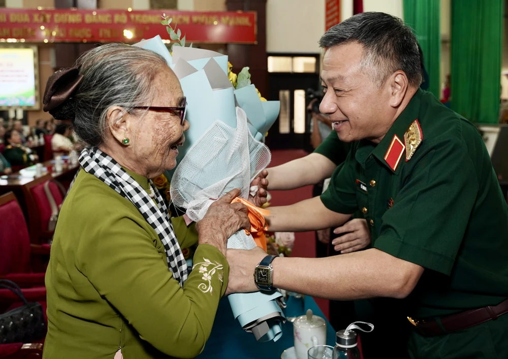 cuu-tu-cach-mang (14).JPG