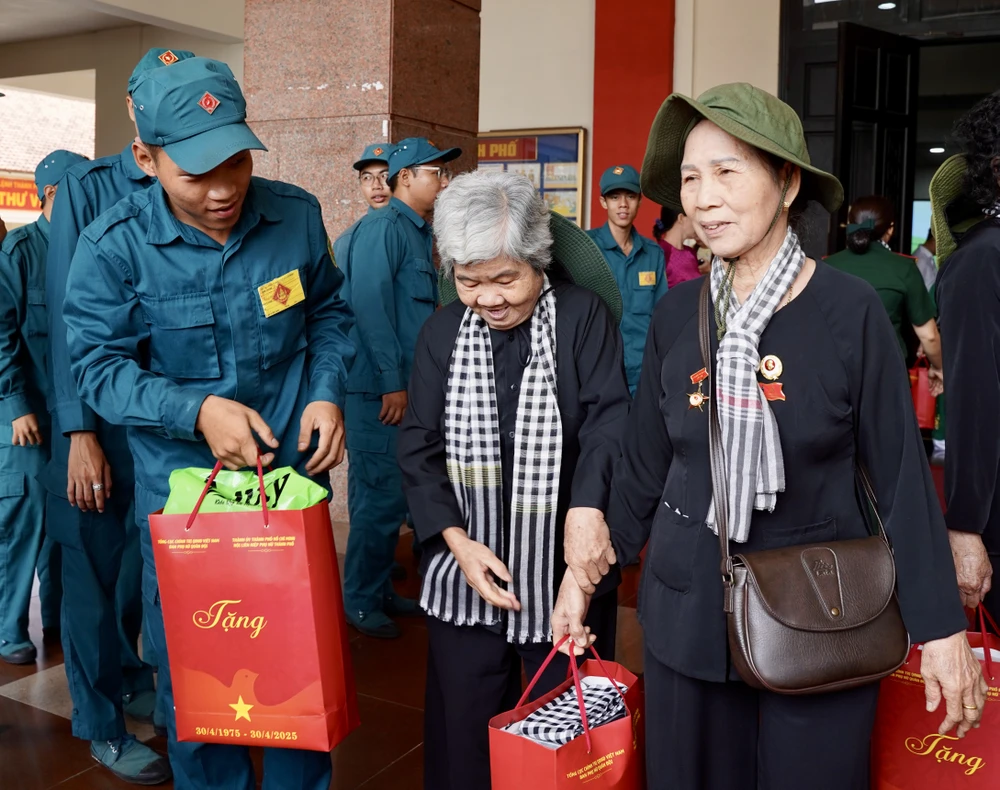 Buổi gặp mặt xúc động các nữ cựu tù cách mạng tiêu biểu tại TP.HCM