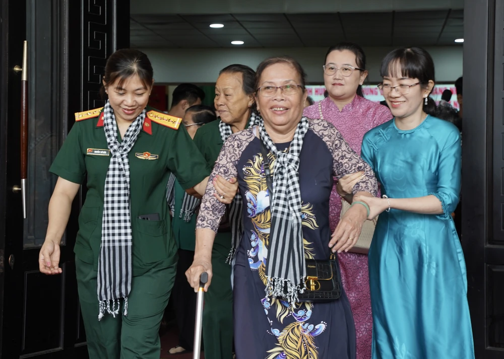 cuu-tu-cach-mang (5).JPG