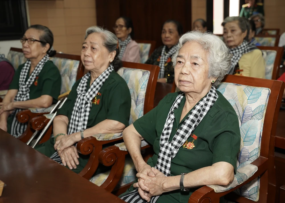 cuu-tu-cach-mang (6).JPG