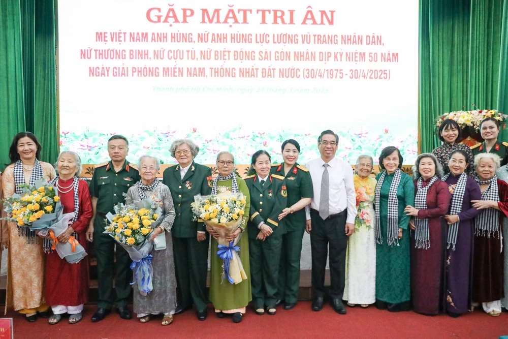 cuu-tu-cach-mang (7).jpg