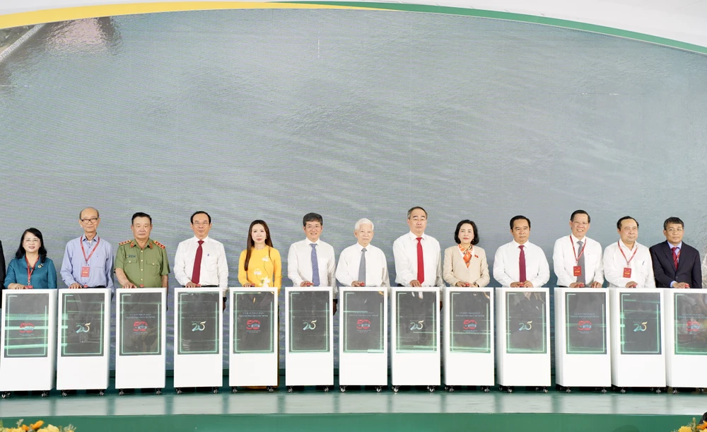 TP.HCM chính thức khởi công cầu đi bộ 1.000 tỷ bắt qua sông Sài Gòn