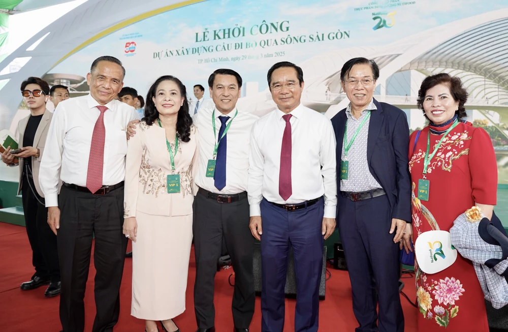 TP.HCM chính thức khởi công cầu đi bộ 1.000 tỷ bắt qua sông Sài Gòn