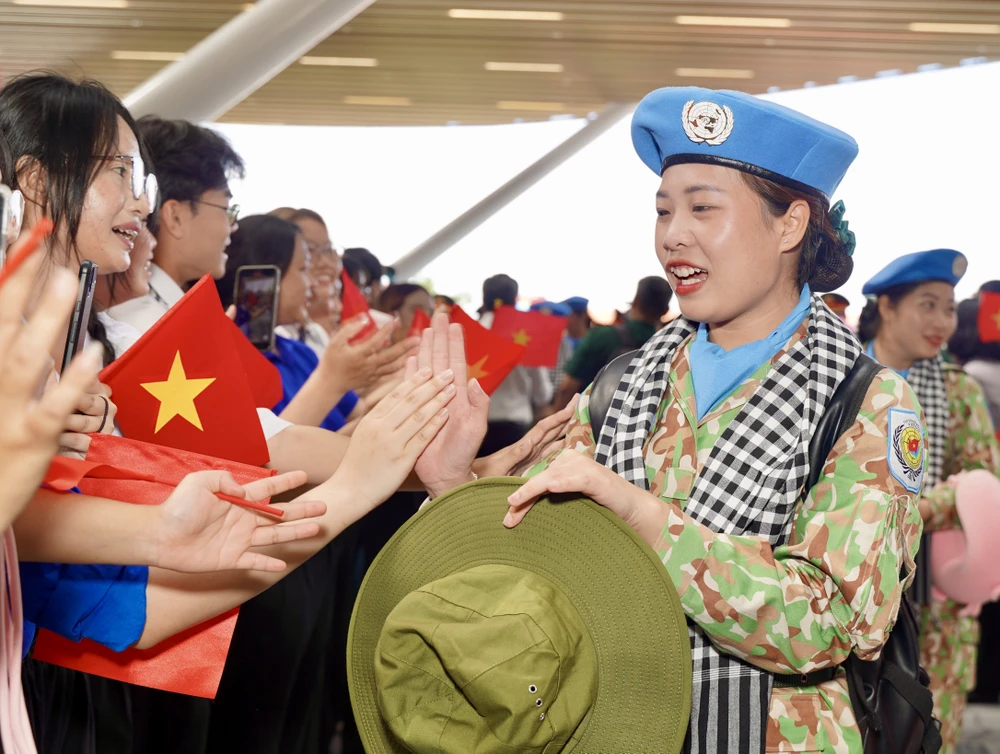 Chiến sĩ diễu binh (4).JPG