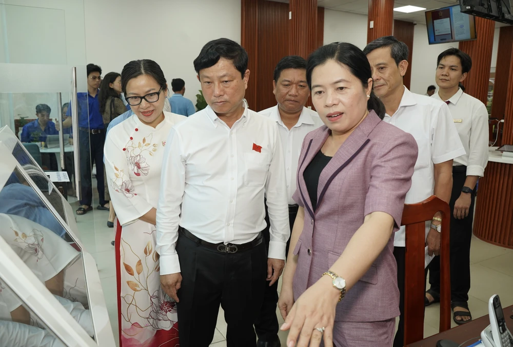 Trung tâm phục vụ hành chính công (15).JPG