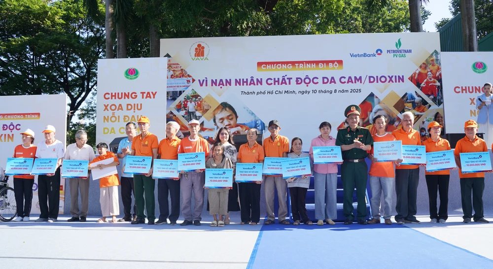 chất độc da cam.JPG