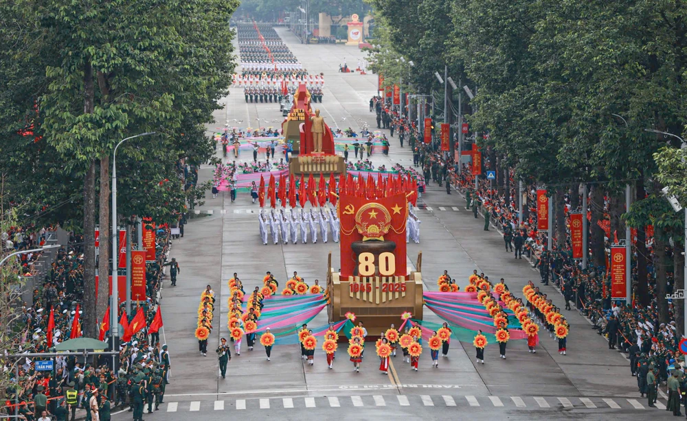 TỔNG DUYỆT DIỄU BINH.jpg