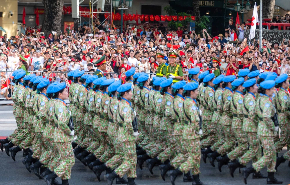 'bóng hồng thép' (12).jpg