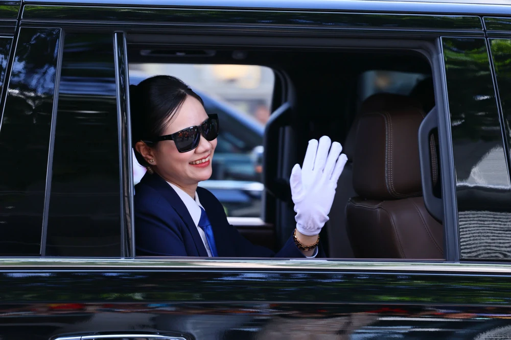 'bóng hồng thép'.jpg