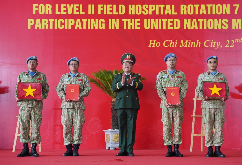 chiến sĩ mũ nồi xanh (14).jpg