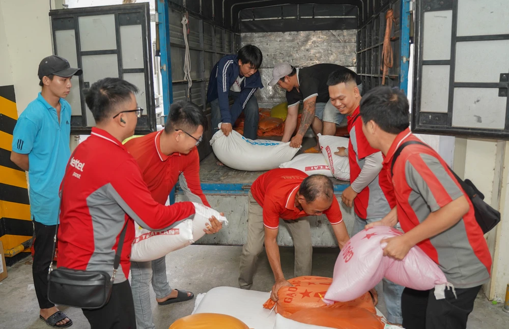 Hàng hóa cứu trợ (1).jpg