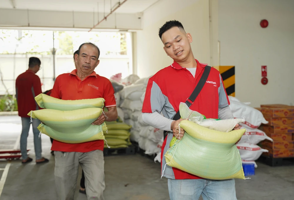 Hàng hóa cứu trợ (2).jpg