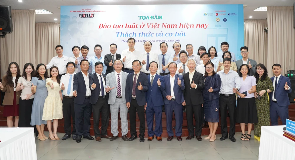 Tọa đàm - ĐT Luật ở Việt Nam hiện nay - Thuận Văn (10).jpg