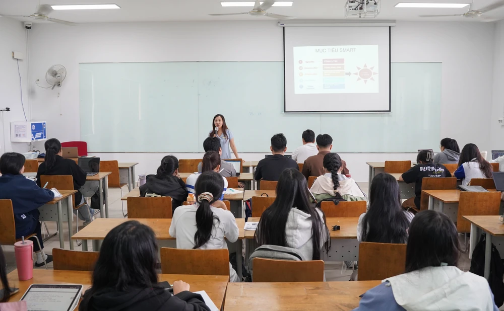 Trường Đại học Kinh tế - Luật (18).jpg