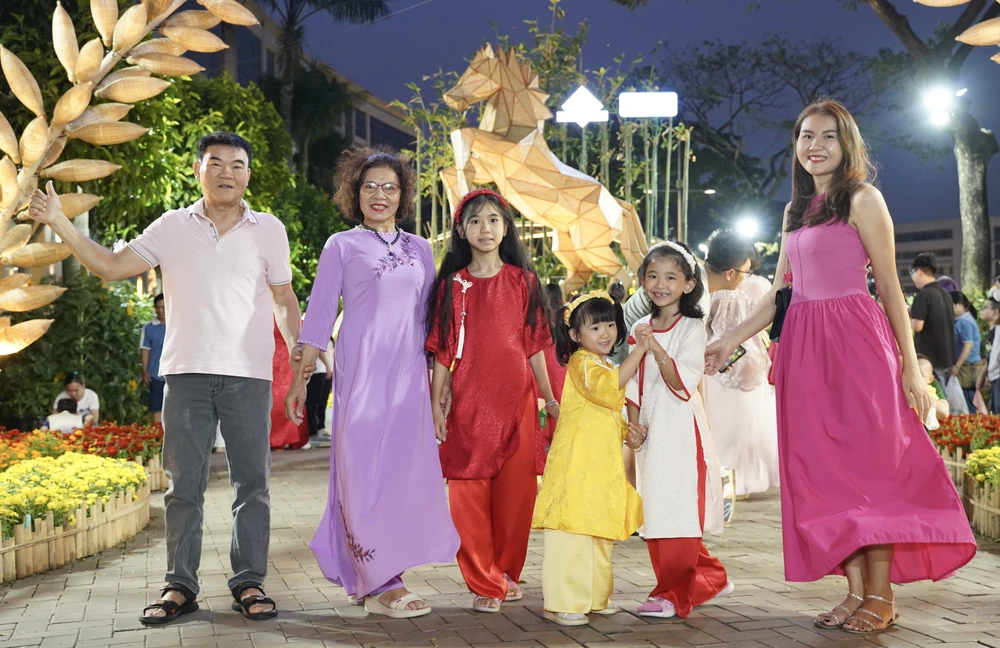 đường hoa Phú Mỹ Hưng (28).JPG