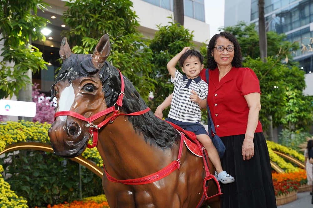 đường hoa Phú Mỹ Hưng (36).JPG