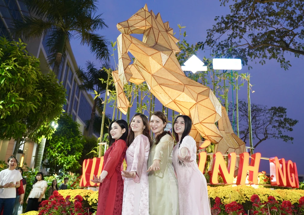 đường hoa Phú Mỹ Hưng (53).JPG